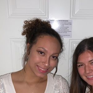 Meet your Posher, Chloe